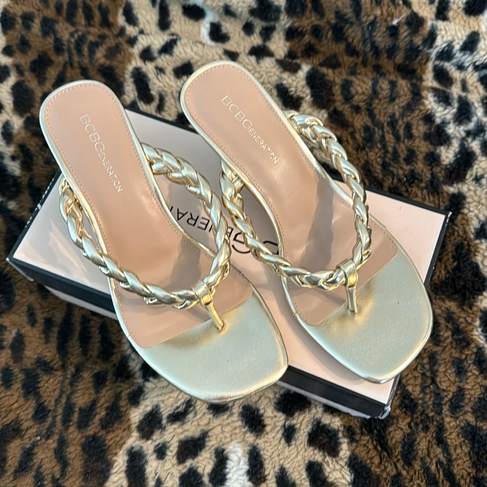 BCBG SANDALS